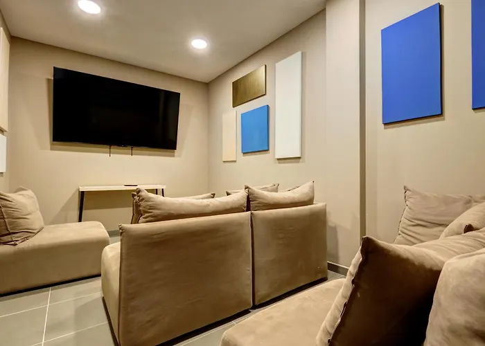 West Family Townhouse Salvador * Эстепона